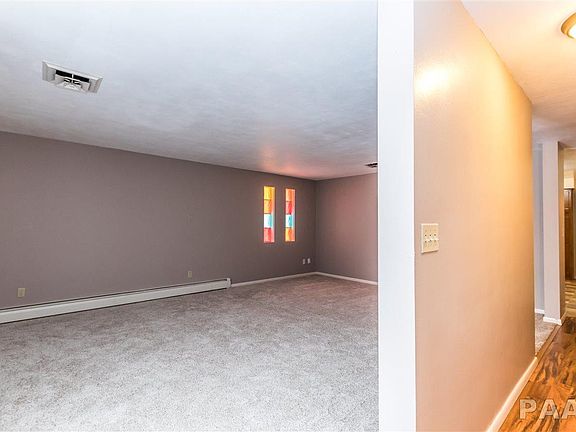 3rd image of 401 E Delwood St
