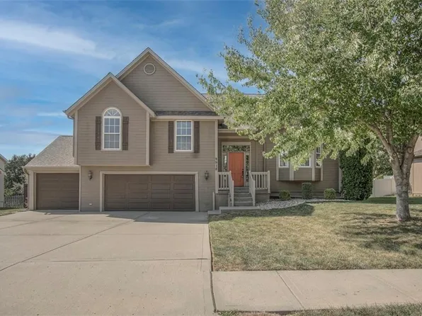 9918 N Highland Pl, Kansas City, MO 64155