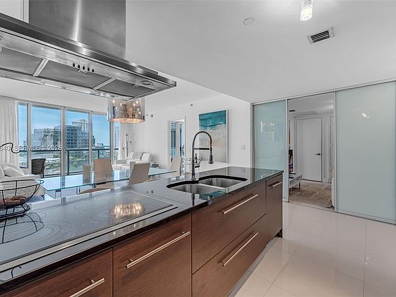 5th image of 495 Brickell Ave APT 1022