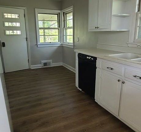 3rd image of 814 Forest St