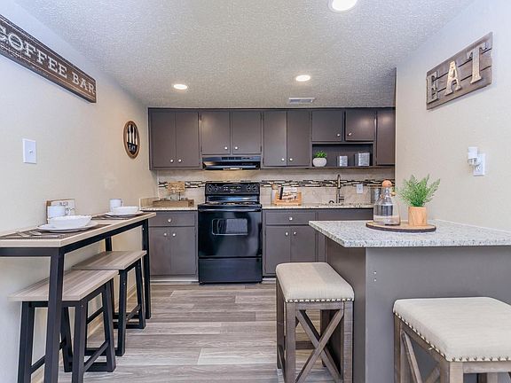 2nd image of 326 Whitewood Dr #602