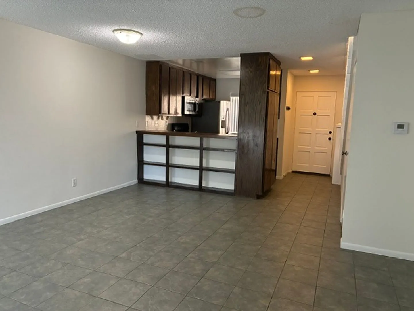 2bd 1bth Condo W/ 2 Parking Spaces In Lakewood — Photo 2