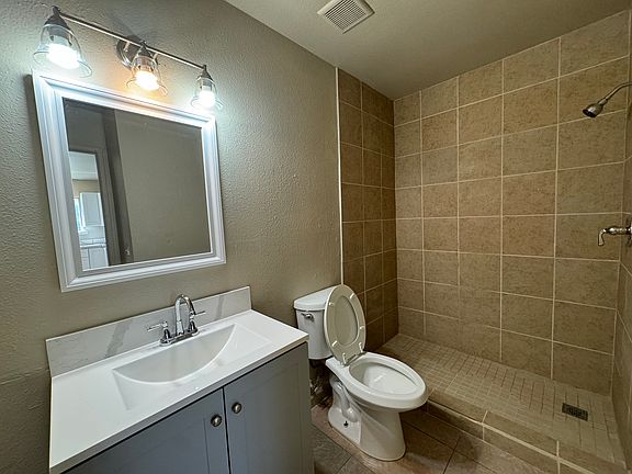 4th image of 3228 Warwick Ct #3228