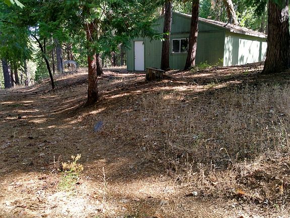 Adjacent Detached approx. 700 sq.ft. garage/storage unit