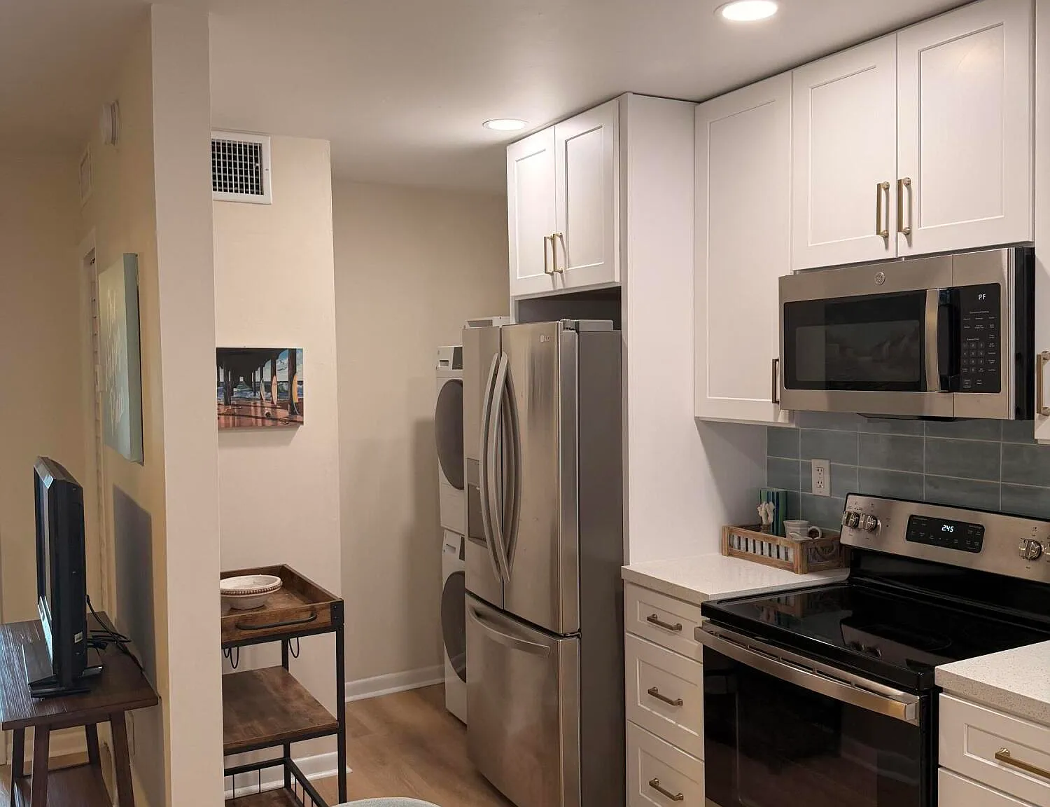 1 bed, 1.0 bath, $2,500 — Photo 2