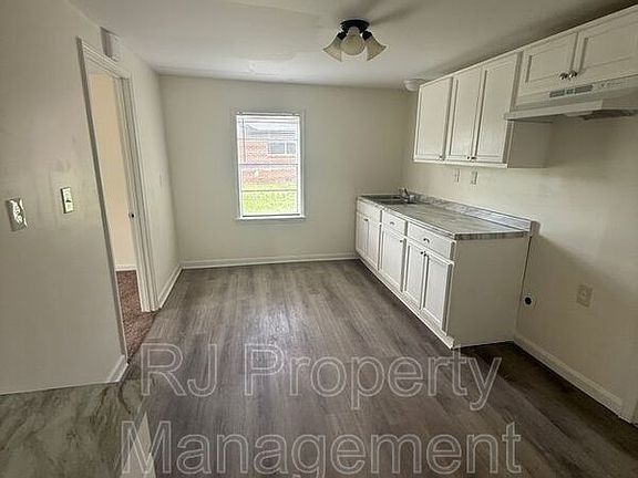 5th image of 3742 Berry Ln