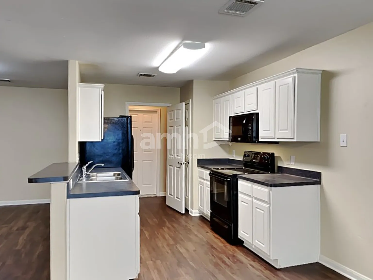 3 bed, 2.0 bath, 1410 sqft, $1,785 — Photo 3