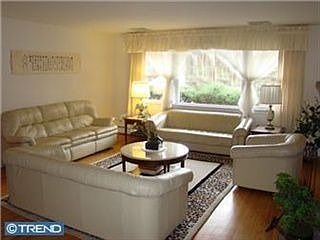 3rd image of 102 Cove Rd