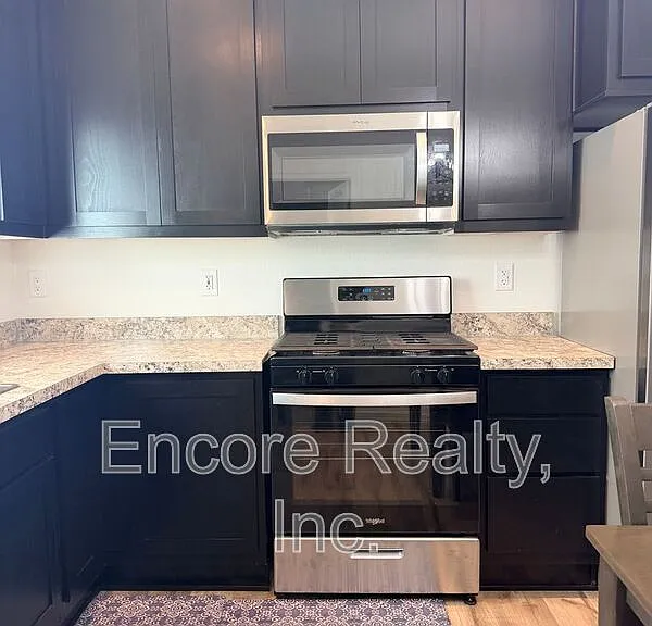 1061.5 E Bradley Ave — Photo 3