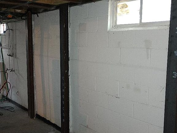 5th image of 1306 Glencoe Ln
