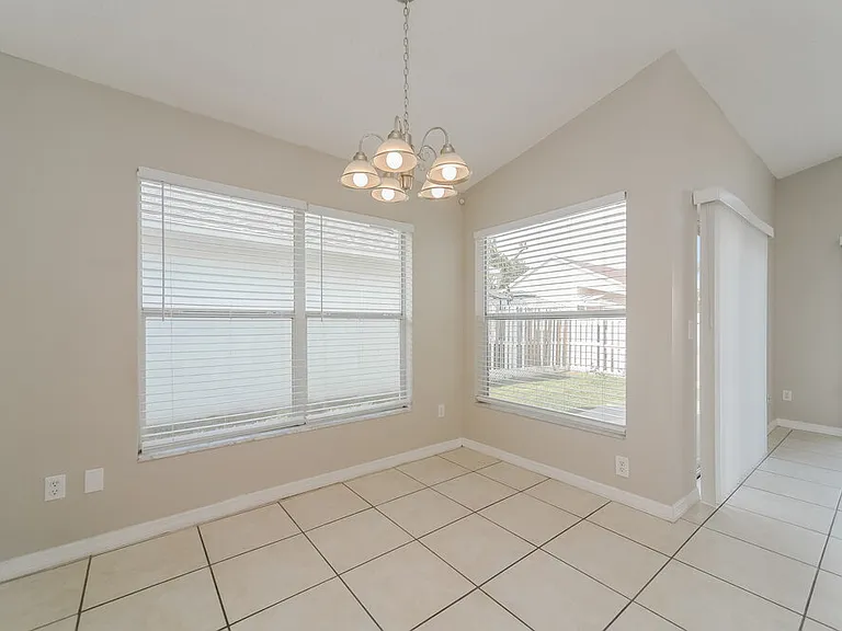 3235 Brewster Dr — Photo 7