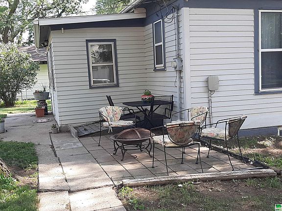 3rd image of 1000 Central Avenue Pl NW