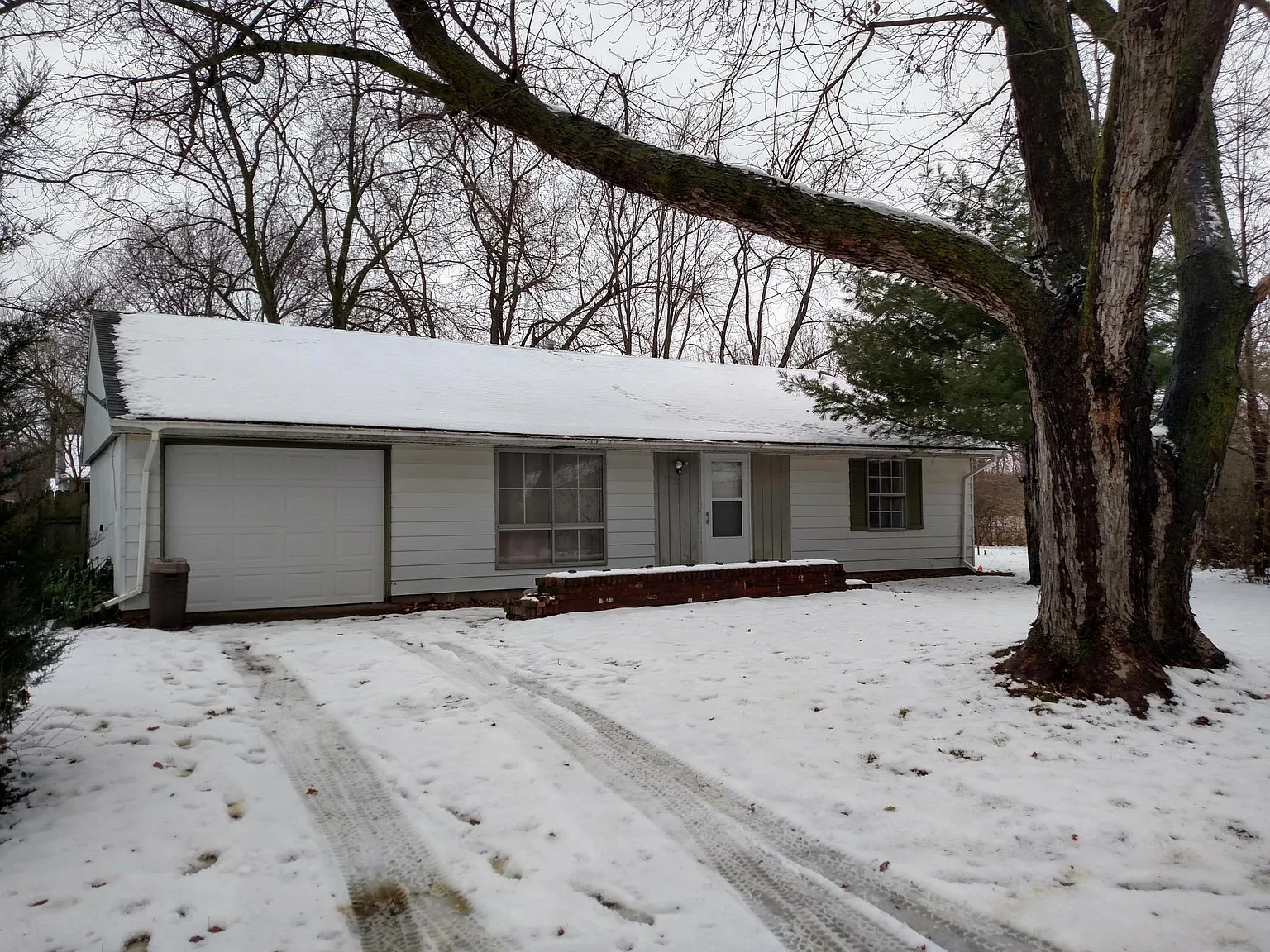 3216 Ridgewood Dr photo 1