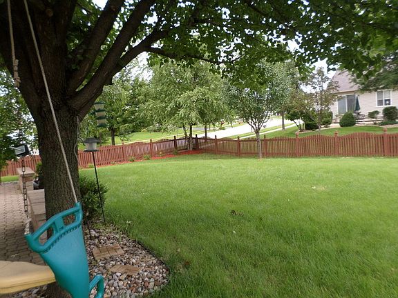 5th image of 2776 Yellowstone Dr
