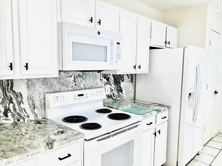 1013 Avalon Ave — Photo 16