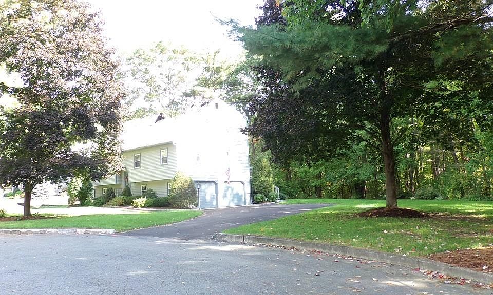 2nd image of 26 Lancelot Ln