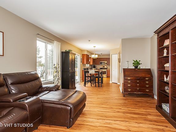 5th image of 2048 Schumacher Dr
