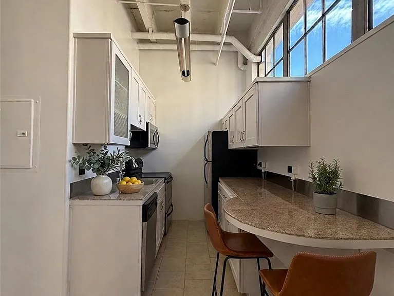 312 W 5th St #826 — Photo 4
