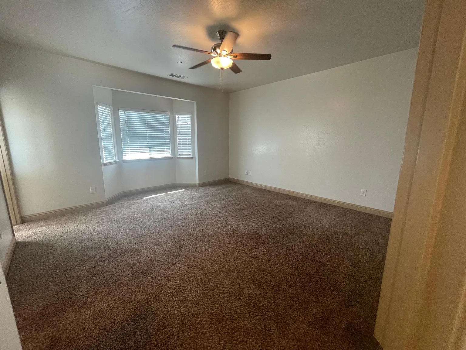 4 bed, 2.5 bath, 2283 sqft, $2,600 — Photo 4