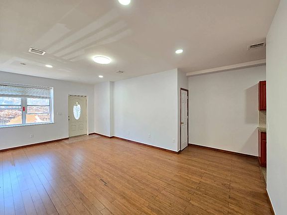 5th image of 26 Bay 50th St APT 2