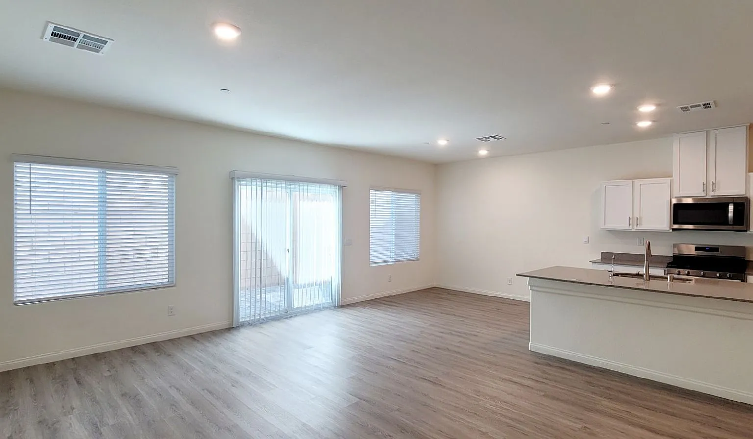 Cobalt Cliffs - 4 bedrooms , 2.5 bathrooms, 1795 SQFT — Photo 3