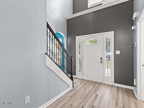 5th image of 124 Braeburn Boulevard