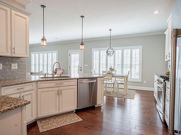 5th image of 195 Fox Chase Cir