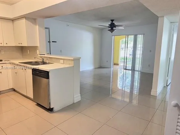 5540 NW 61st St APT 409, Pompano Beach, FL 33073