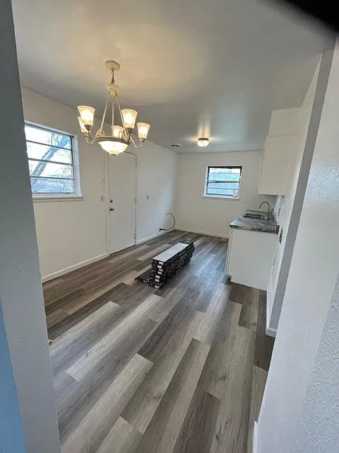 3 bed, 940 sqft, $1,000 — Photo 3