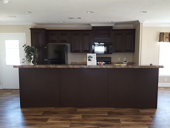 5th image of 3872 Covington Dr