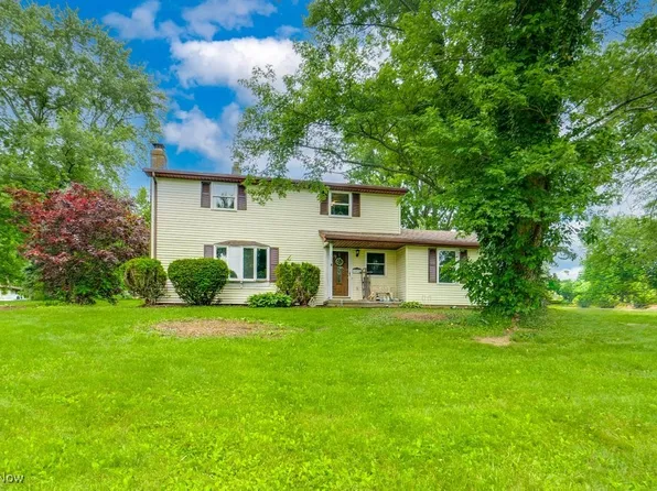 2023 State St NE, Canton, OH 44721