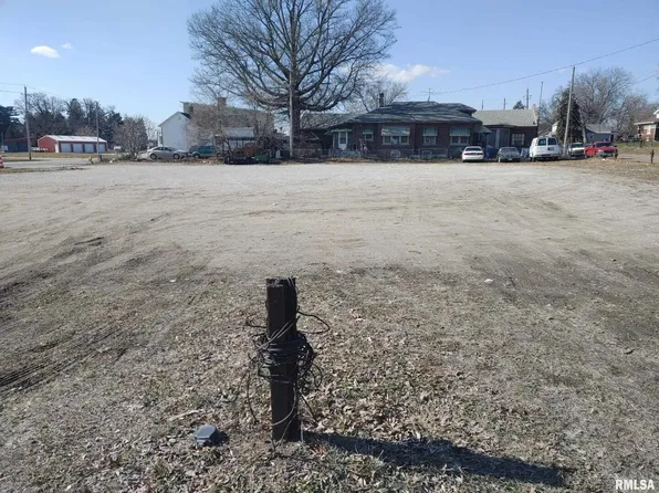 1526 Rockingham Rd, Davenport, IA 52802