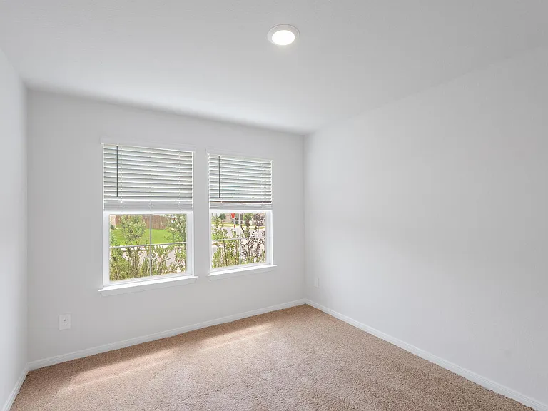 205 Bethpage Dr — Photo 4