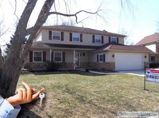 988 Belaire Ct, Naperville, IL 60563