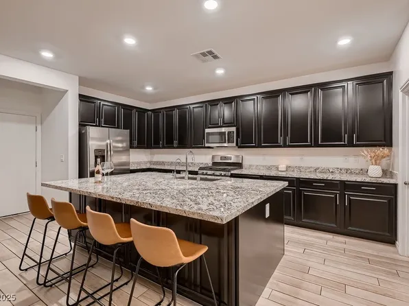 10200 Skye Castle Dr, Las Vegas, NV 89166