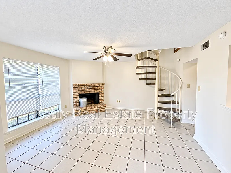 2 bed, 1.5 bath, 1100 sqft, $950 — Photo 3
