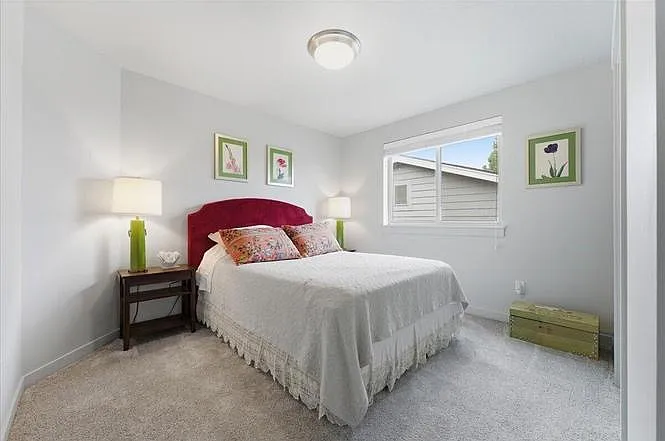 3 bed, 2.5 bath, 2010 sqft, $2,700 — Photo 3