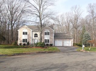 25 Brookshire Ln, Farmington, CT 06032