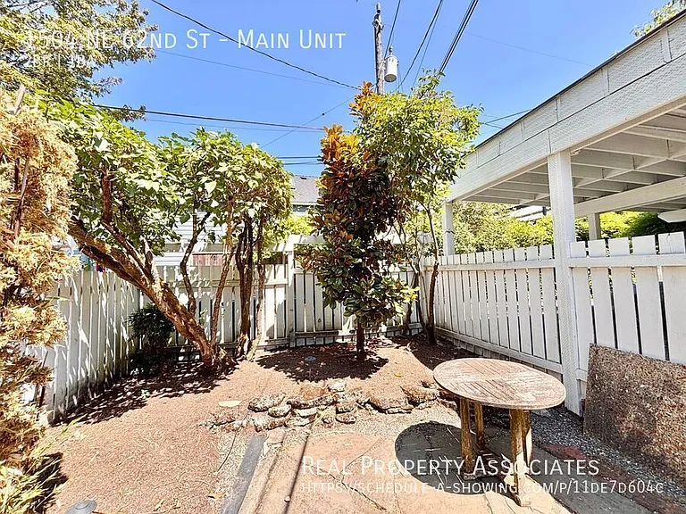1504 NE 62nd St #MAIN — Photo 29