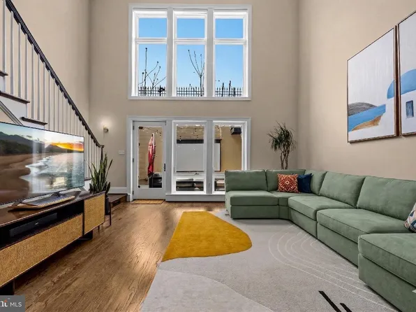 1232 4th St NW APT 1, Washington, DC 20001