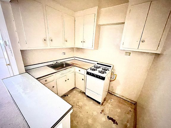 4th image of 759 E 10th St APT 6D