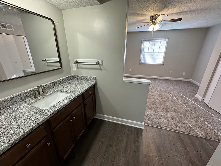Avery Close Condominiums — Photo 39