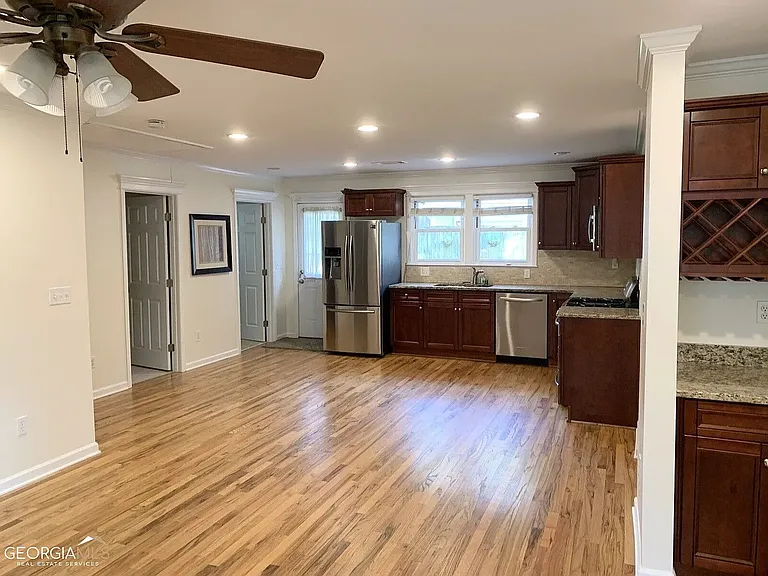 1253 Oak Grove Ave — Photo 12