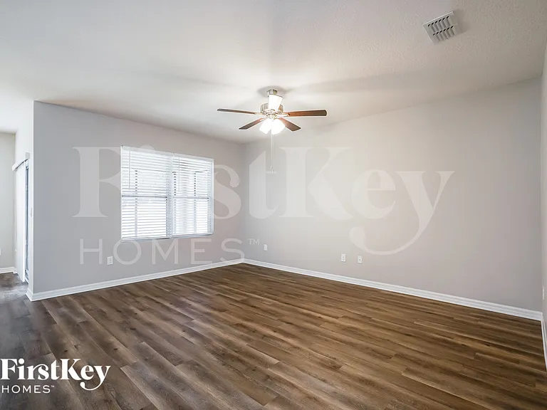16736 Citrus Pkwy — Photo 3