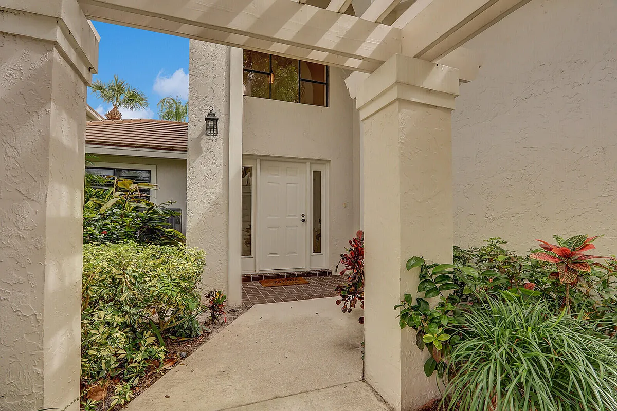 Building Photo - 16000 W Bay Dr #256