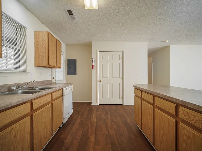 311 7th Ct N — Photo 10