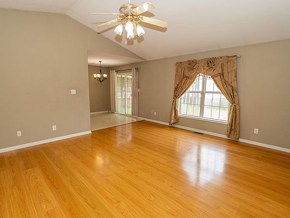 4th image of 3208 Sandwood Dr