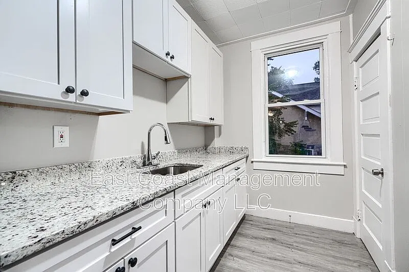 3 bed, 2.5 bath, 1398 sqft, $1,695 — Photo 2