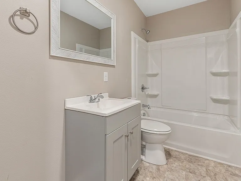 2104 S Valentine St — Photo 3