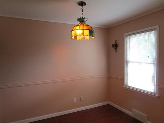 5th image of 12800 Saratoga Ave
